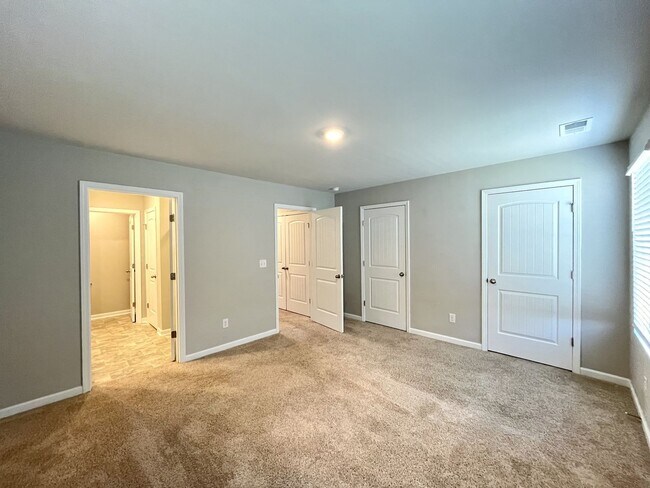 Building Photo - Beautiful Townhome in Columbia minutes to I-65!