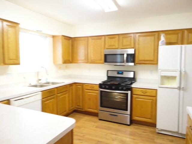 Building Photo - 14029 S Lakeridge Dr
