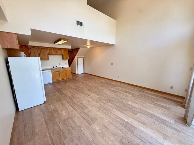 Building Photo - 816 S College Ave