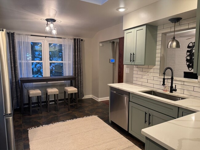 Building Photo - 1014 St Andrews Way