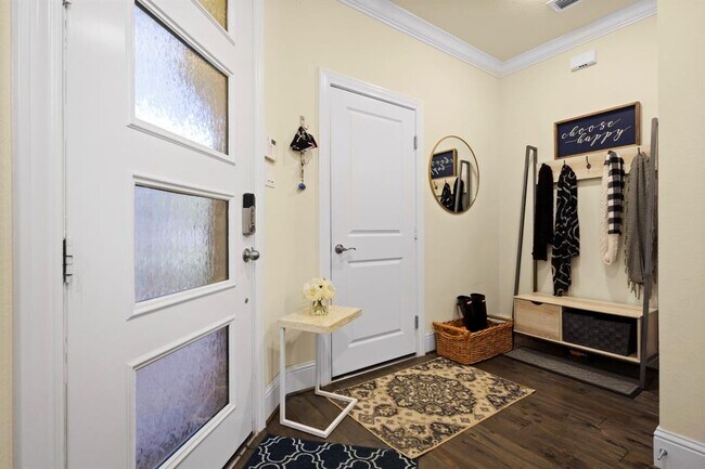 Building Photo - 8406 Oak Leaf Point Dr