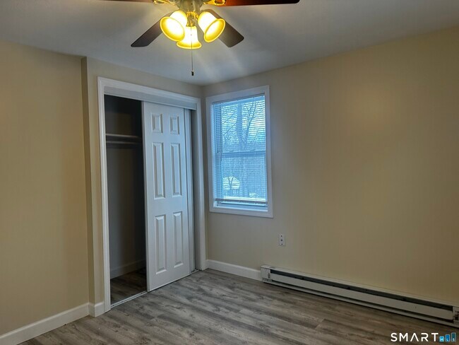 Building Photo - 4 Eastview Dr