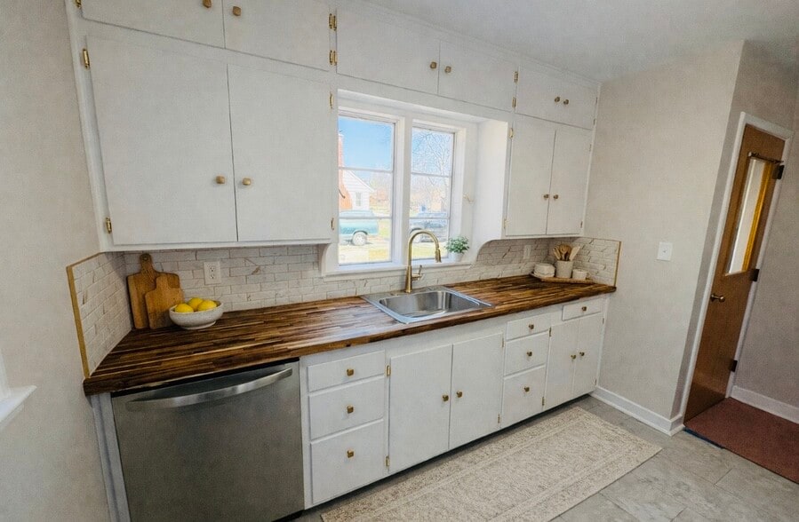 Building Photo - 4021 Oak Ct