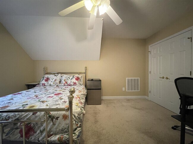 Building Photo - 11 Hialeah Pl