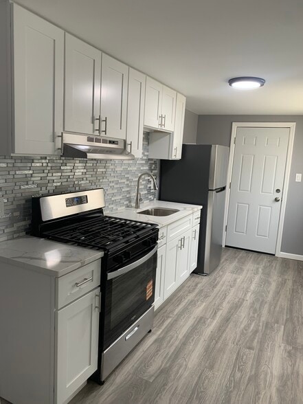 Kitchen - 3075 Alabama Rd