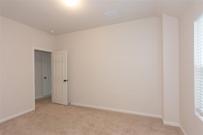 Building Photo - 2500 Roosevelt Rd