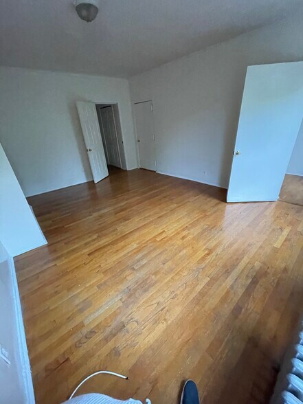 Building Photo - 637 Greene Ave