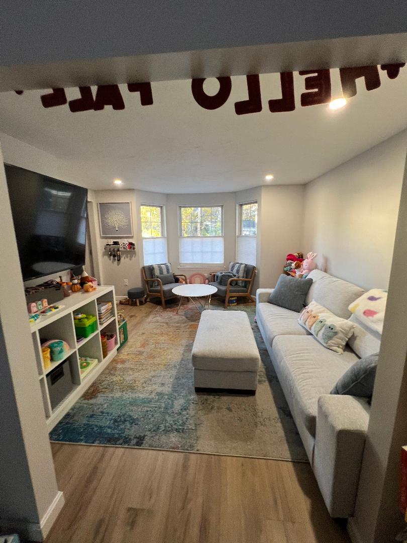 Building Photo - 35 Kingman Ave