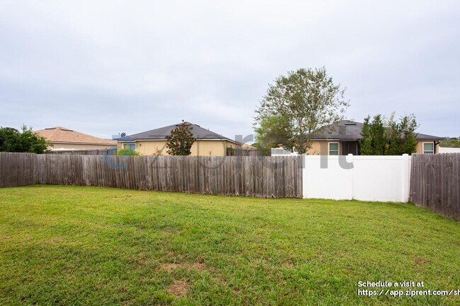 Building Photo - 15307 Bareback Dr