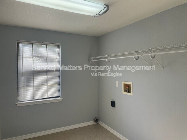 Building Photo - 5067 Serry Ln