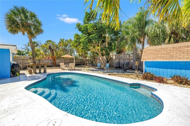 Building Photo - 6892 Gulf Winds Dr