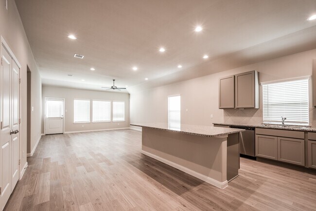 Building Photo - 3918 Sugardale St