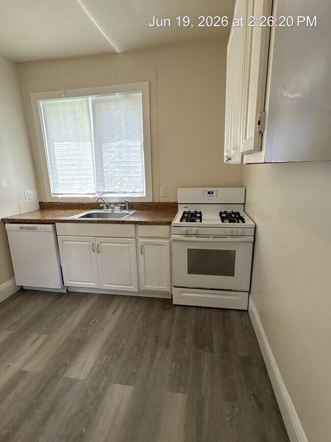 Building Photo - 142 Lorentz St