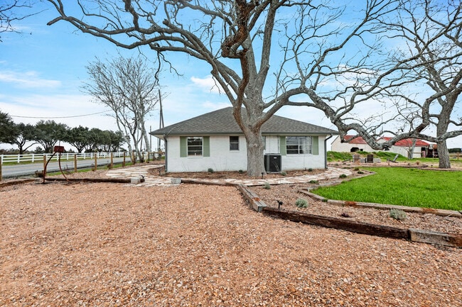 Building Photo - Meadow View Manor