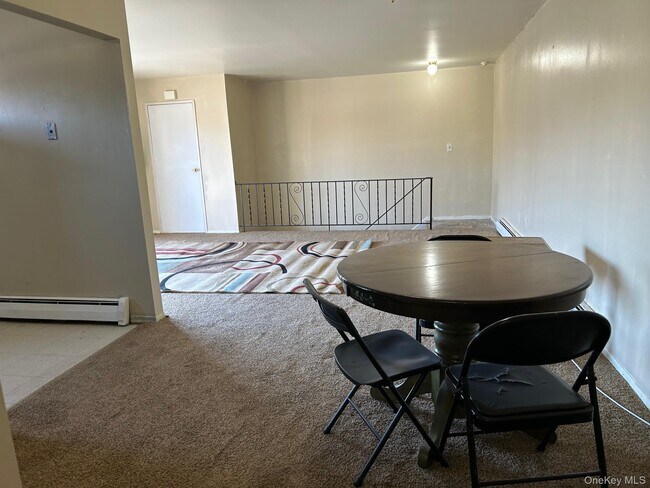 Building Photo - 68 Sneden Pl W