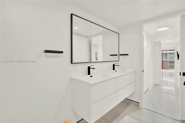 Building Photo - 5757 Collins Ave