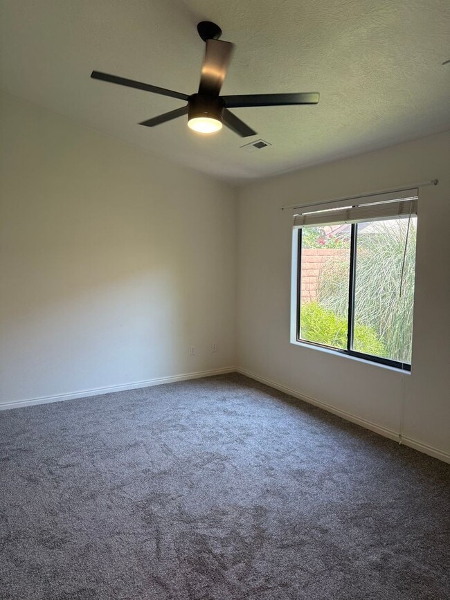 Building Photo - Single-Level Home in St. George with Community Pool, Gym, and More!