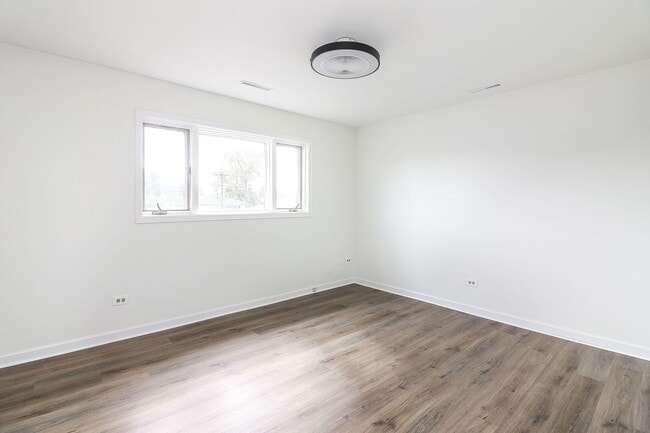 Building Photo - 5907 W 89th St