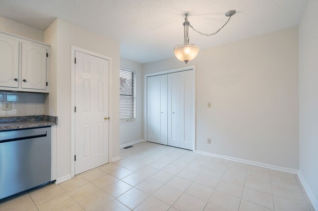 Building Photo - 3 Bedrooms with Full Basement on Corner Lot!