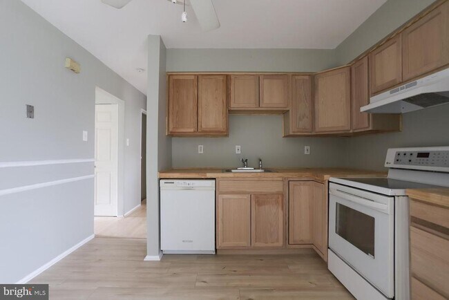 Building Photo - 1940 Arrowood Dr