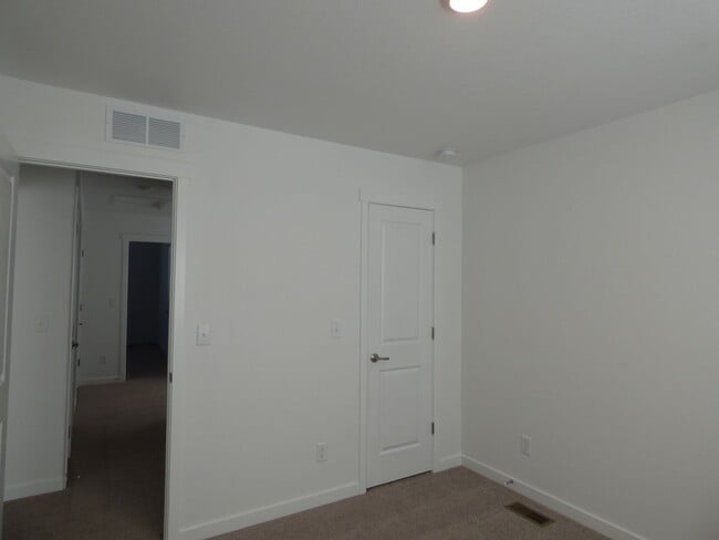 Building Photo - Merry Christmas!  This home is available now, with December rent free!