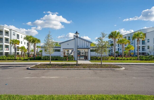 Building Photo - 4702 Sleepy Hollow Dr