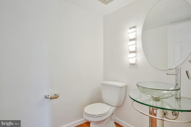 Building Photo - 205 Castleton Pl