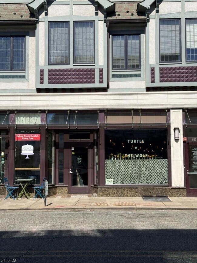 Building Photo - 627 Valley Rd