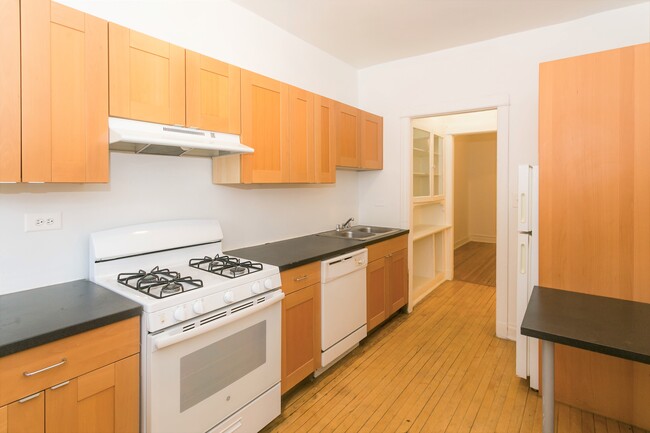 Kitchen - 5335-5337 S. Woodlawn Avenue