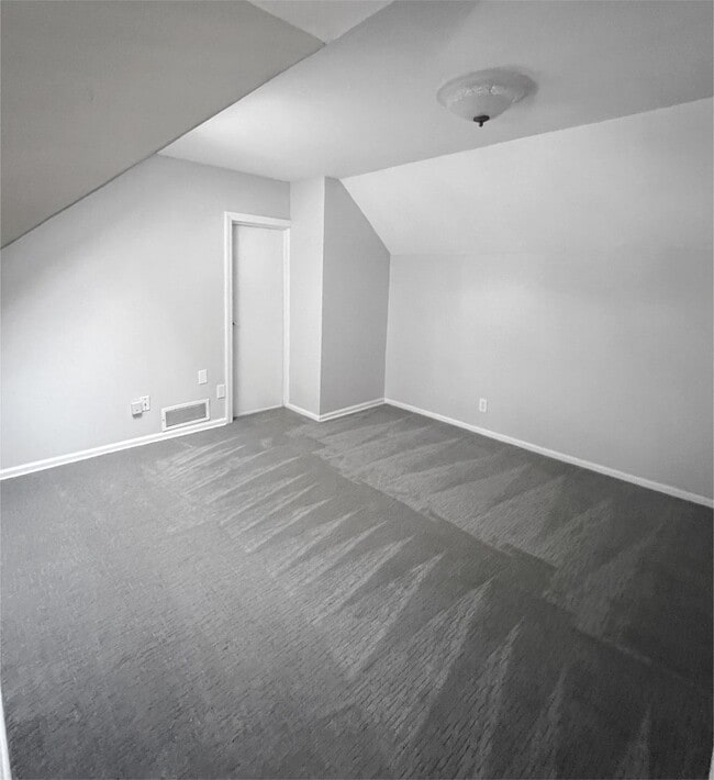 Building Photo - SEE IT NOW: Elegant Home in Prairie Village with Spacious Yard!