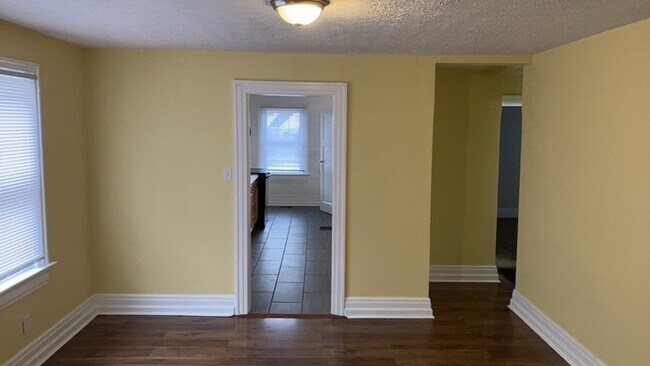 Building Photo - 908 Watervliet Ave