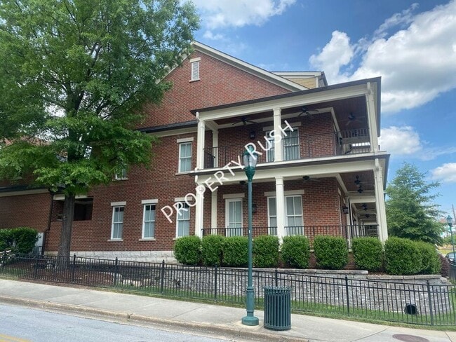 Building Photo - 105 E 3rd St