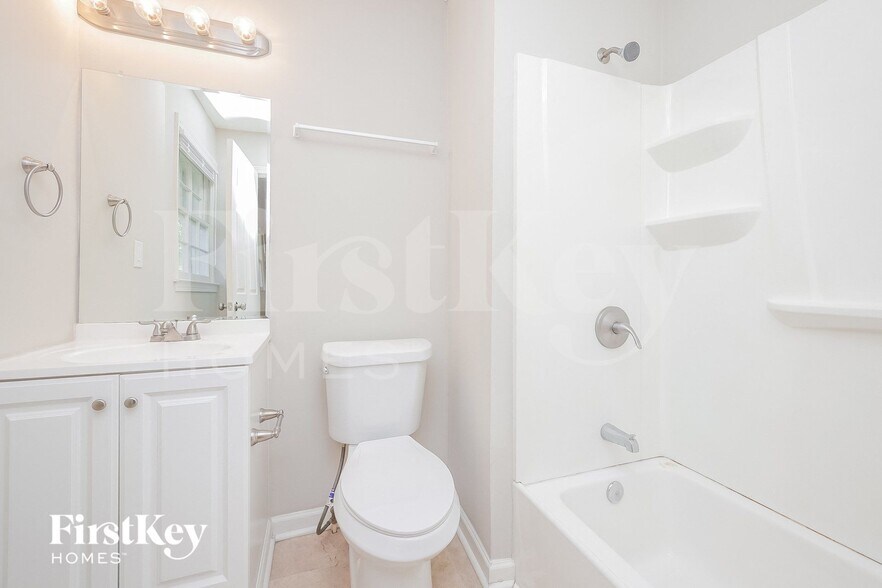 Building Photo - 873 White Oak Dr