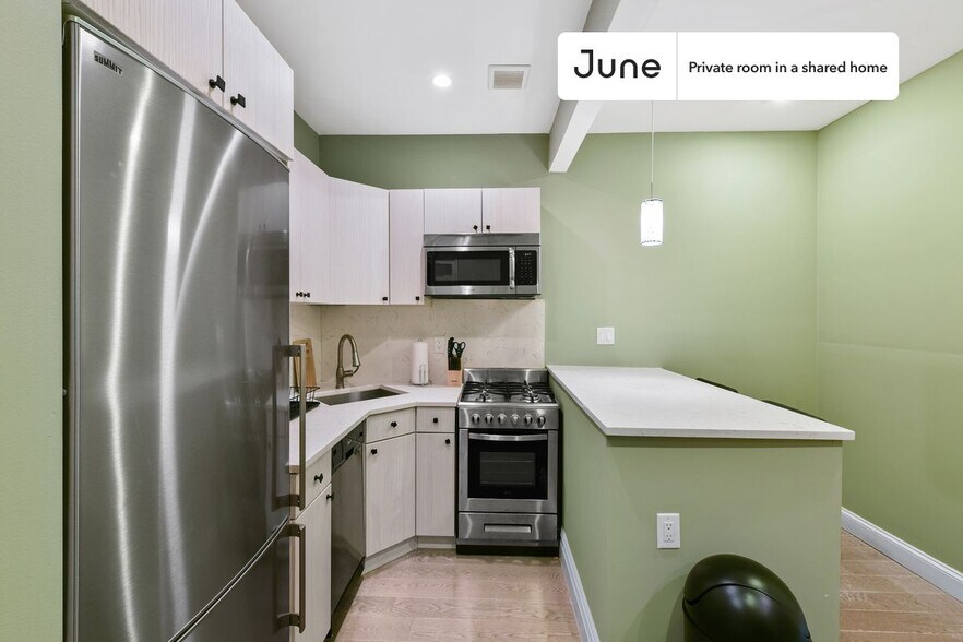 Building Photo - Room in Shared 3 bed/2 bath home