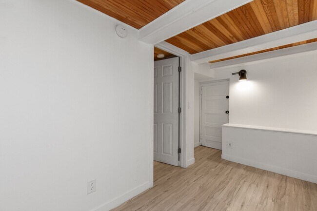 Building Photo - 5155