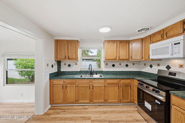 Building Photo - 388 Arora Blvd