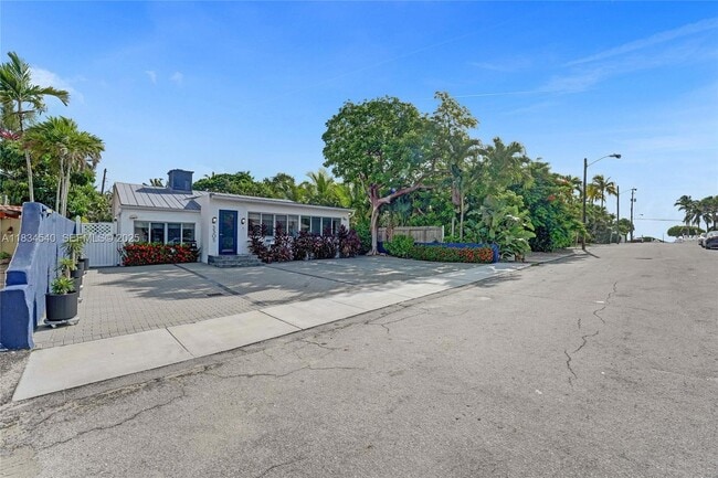 Building Photo - 3305 NE 16th Ct