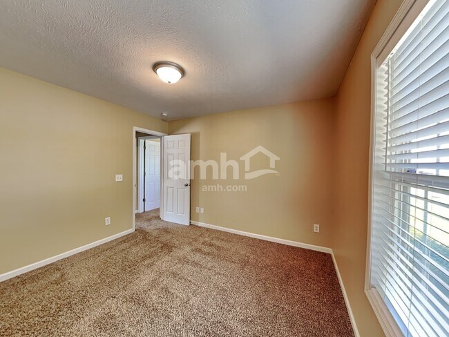 Building Photo - 115 Crenshaw Dr