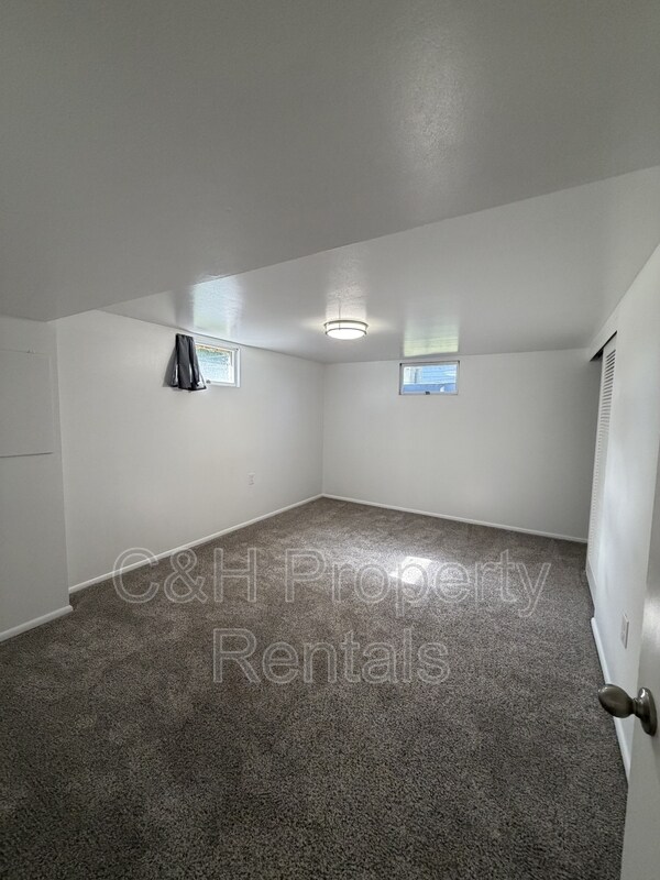 Building Photo - 2520 Lillis Ln