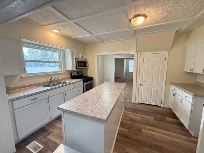 Building Photo - 3-Bedroom, 2-Bath Home on Acreage with Pond and Large Detached Garage