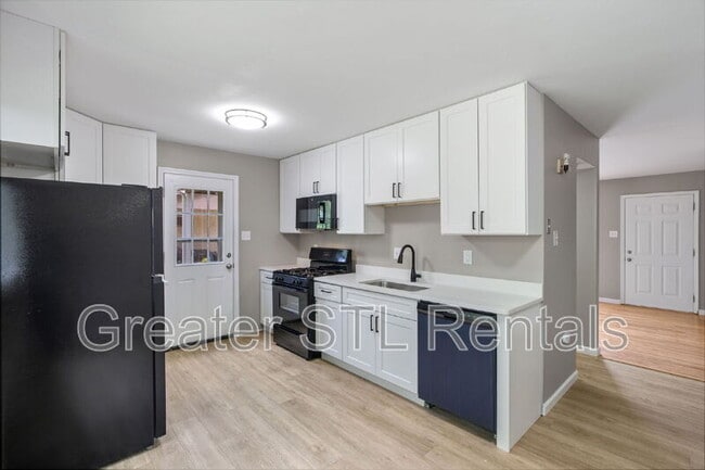 Building Photo - 2115 Campus Dr
