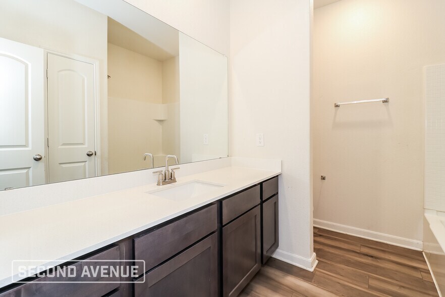 Building Photo - 1329 Woodwinds Dr