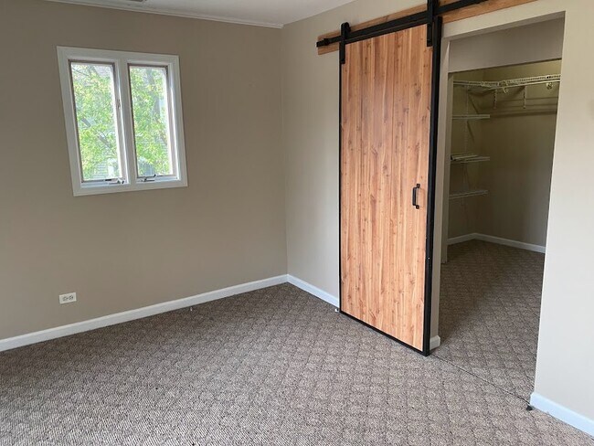 Building Photo - 1221 N Chicago Ave