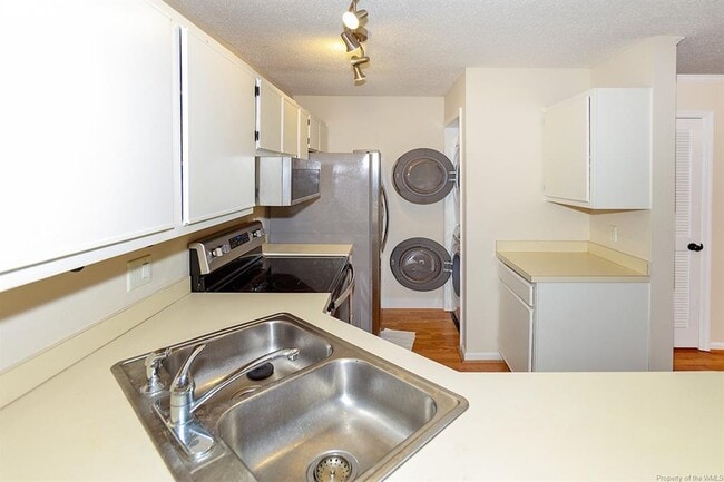 Building Photo - 103 Stratford Dr