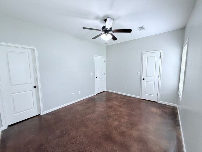 Building Photo - 104 Private Rd 4017