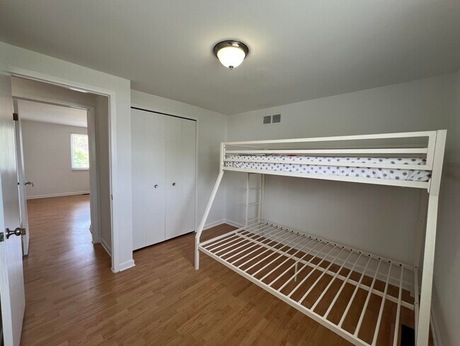 Building Photo - 4033 Ramblewood Dr