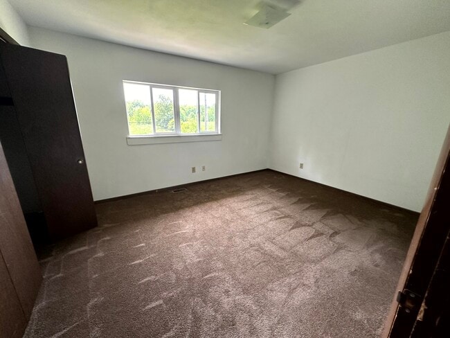 Building Photo - 111 Pin Oak Dr