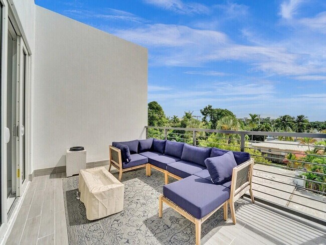 Building Photo - 1224 NE 15th Ave