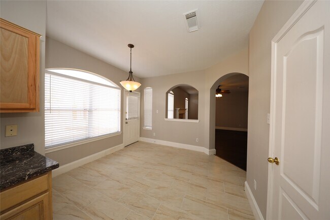 Building Photo - 5539 Mountain Forest Dr
