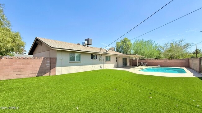 Building Photo - 537 E Laguna Dr